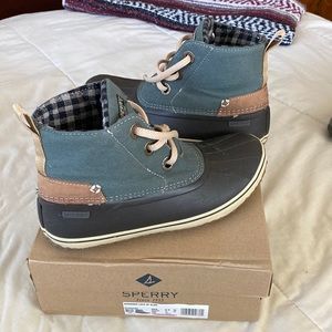 Sperry Schooner lace up olive